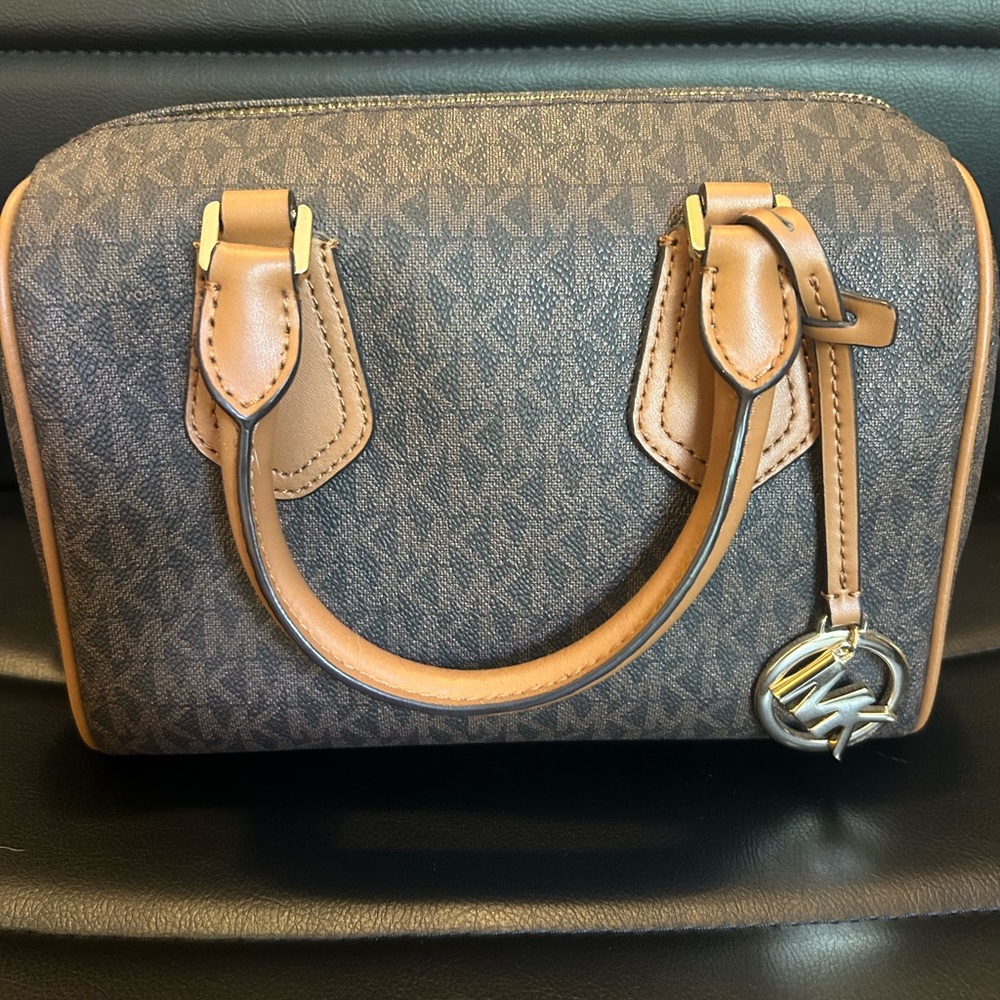 New michael kors crossbody handbag